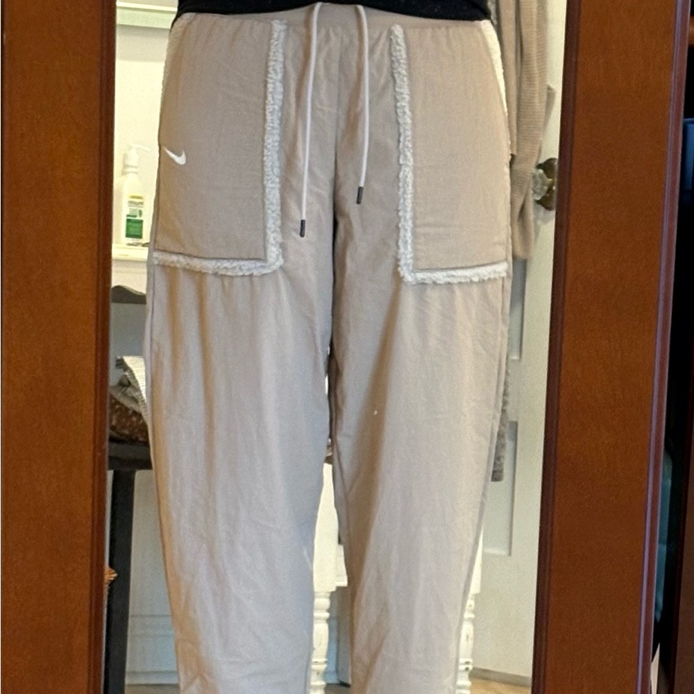 NWOT Nike Beige Joggers with Fleece Pockets - Picture 4 of 9